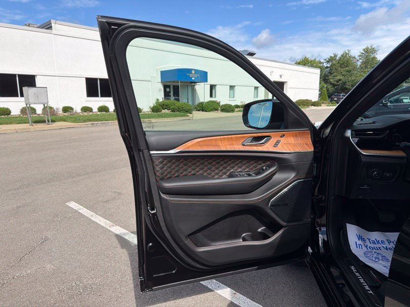 Used 2026 Jeep Grand Cherokee L Summit w/ Advanced Protech Group IV AWD/4WD image 21