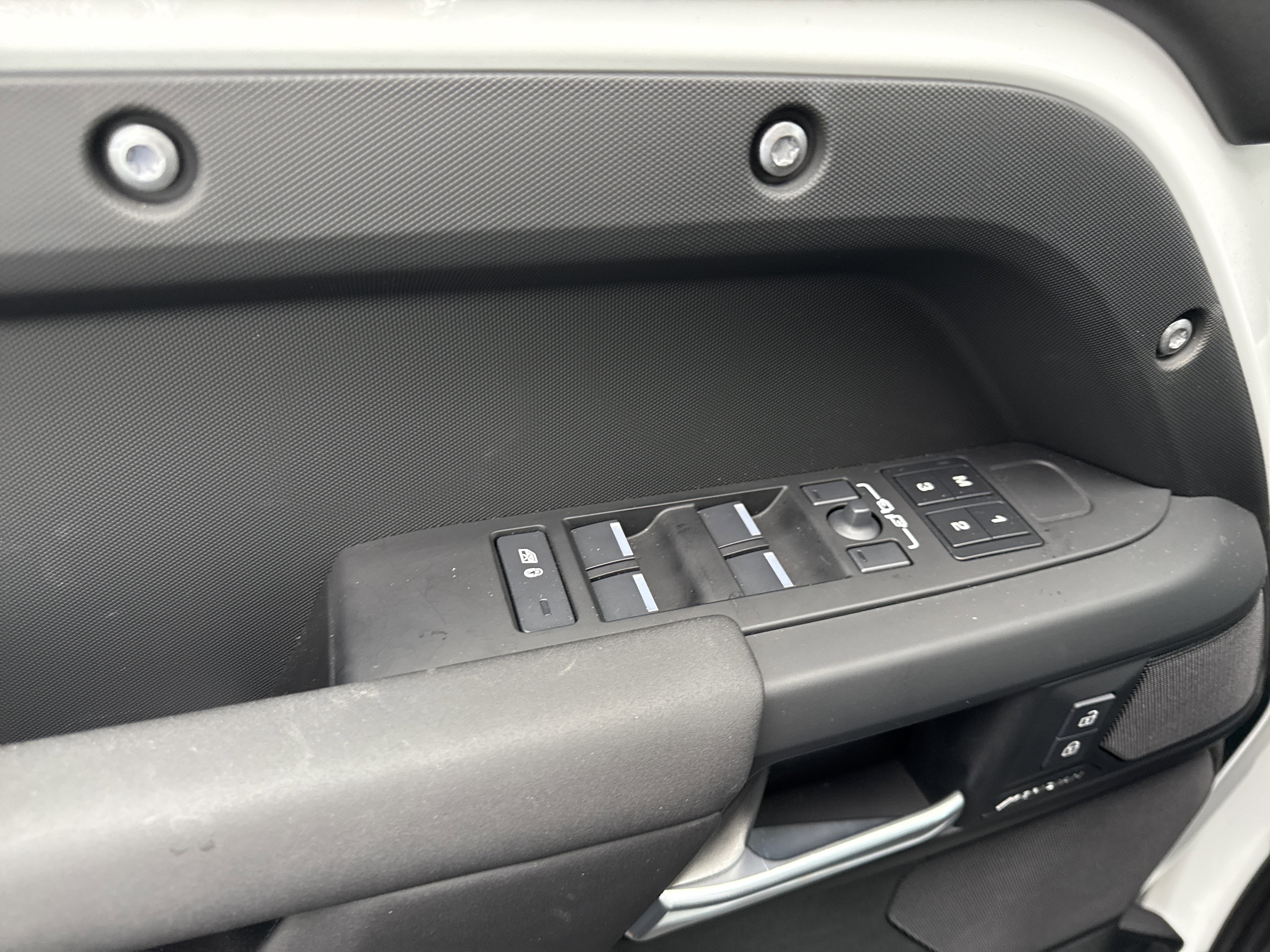 New 2025 Land Rover Defender 110 S image 8