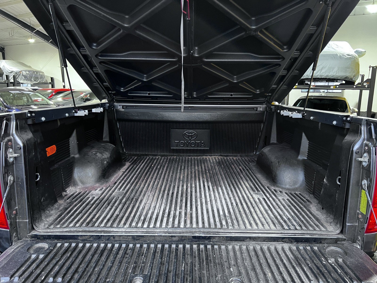 Used 2018 Toyota Tundra Limited w/ Limited Premium Package image 28