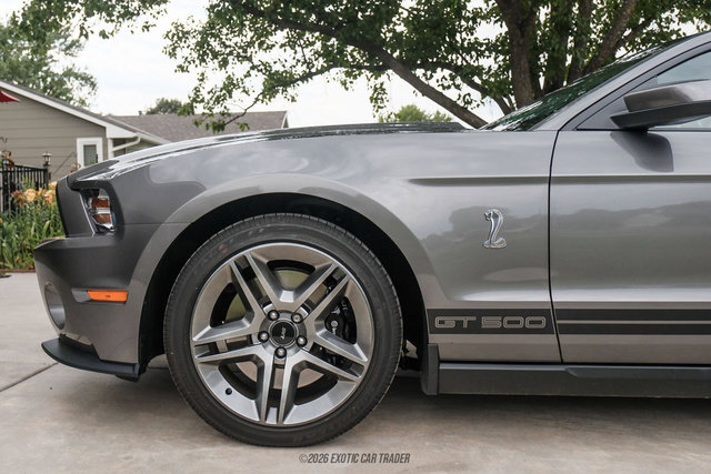 Used 2010 Ford Mustang Shelby GT500 RWD image 4