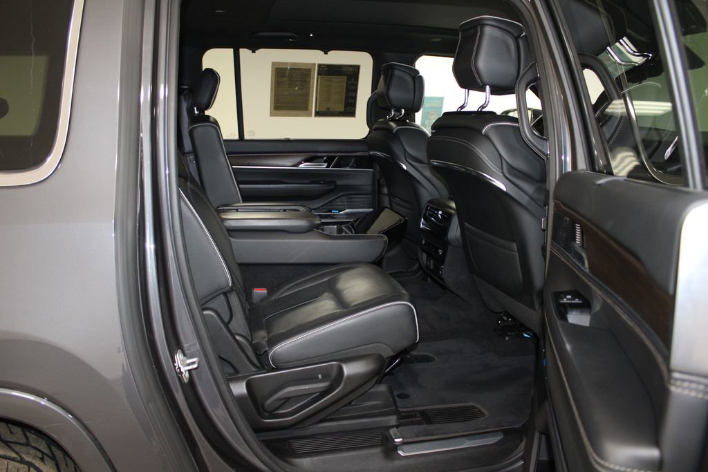 Used 2023 Jeep Grand Wagoneer L Series II image 32