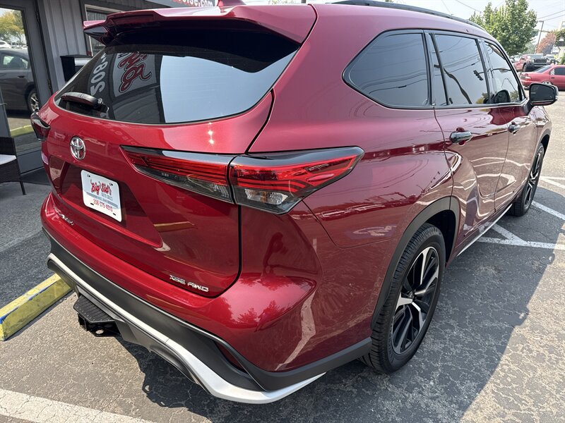 Used 2022 Toyota Highlander XSE AWD/4WD image 8