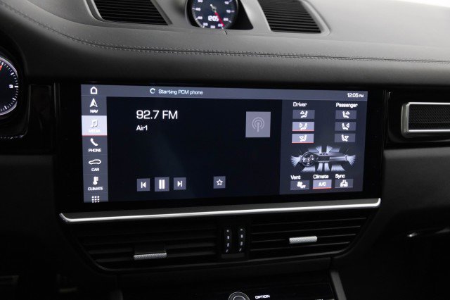 Used 2020 Porsche Cayenne Turbo image 26