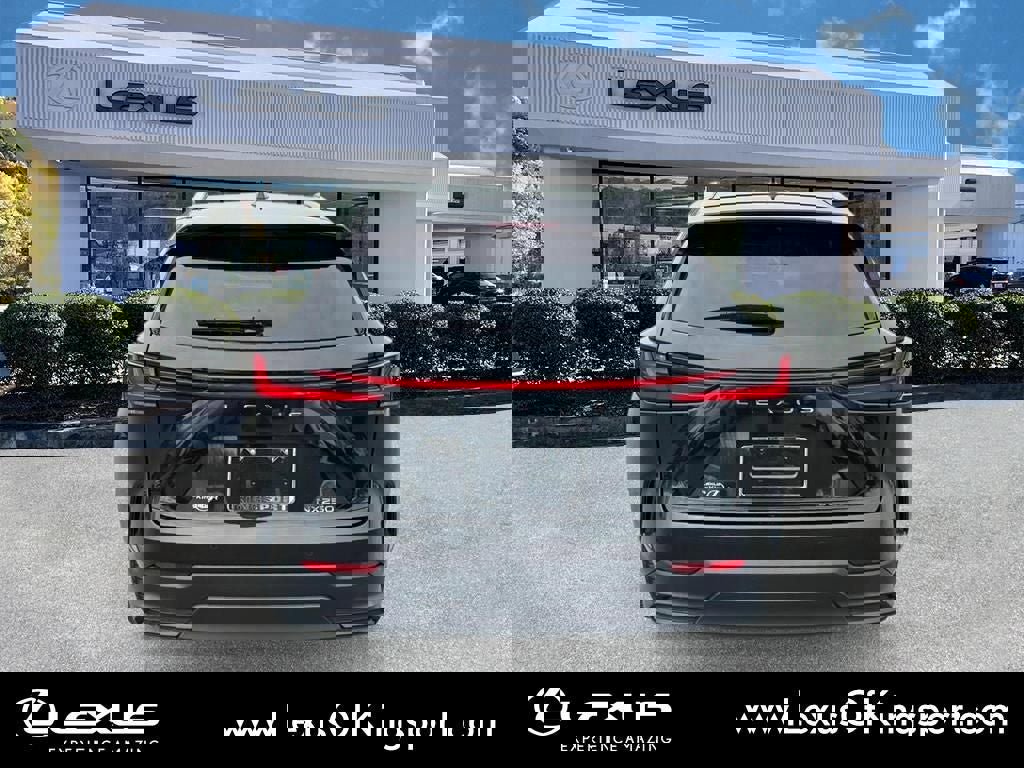 Used 2025 Lexus NX 250 FWD w/ Towing Package (2000 Lbs) image 4