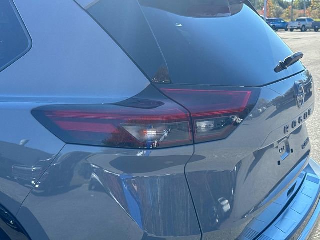 Used 2025 Nissan Rogue Platinum w/ Tech Package image 12