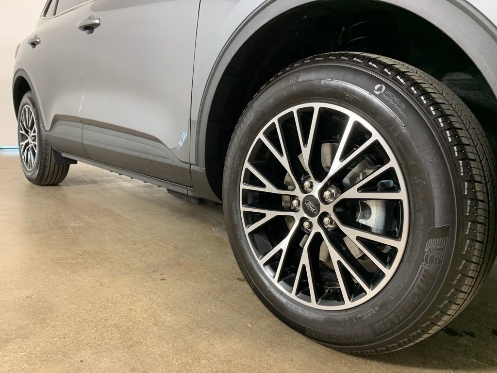 Used 2025 Ford Escape SE image 6