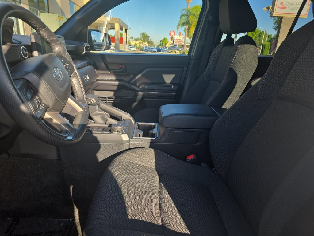 Used 2025 Toyota 4Runner SR5 AWD/4WD image 9