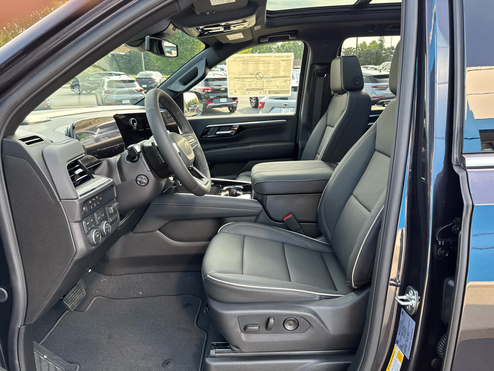 New 2026 Chevrolet Suburban Premier w/ Sun And Tow Package AWD/4WD image 23