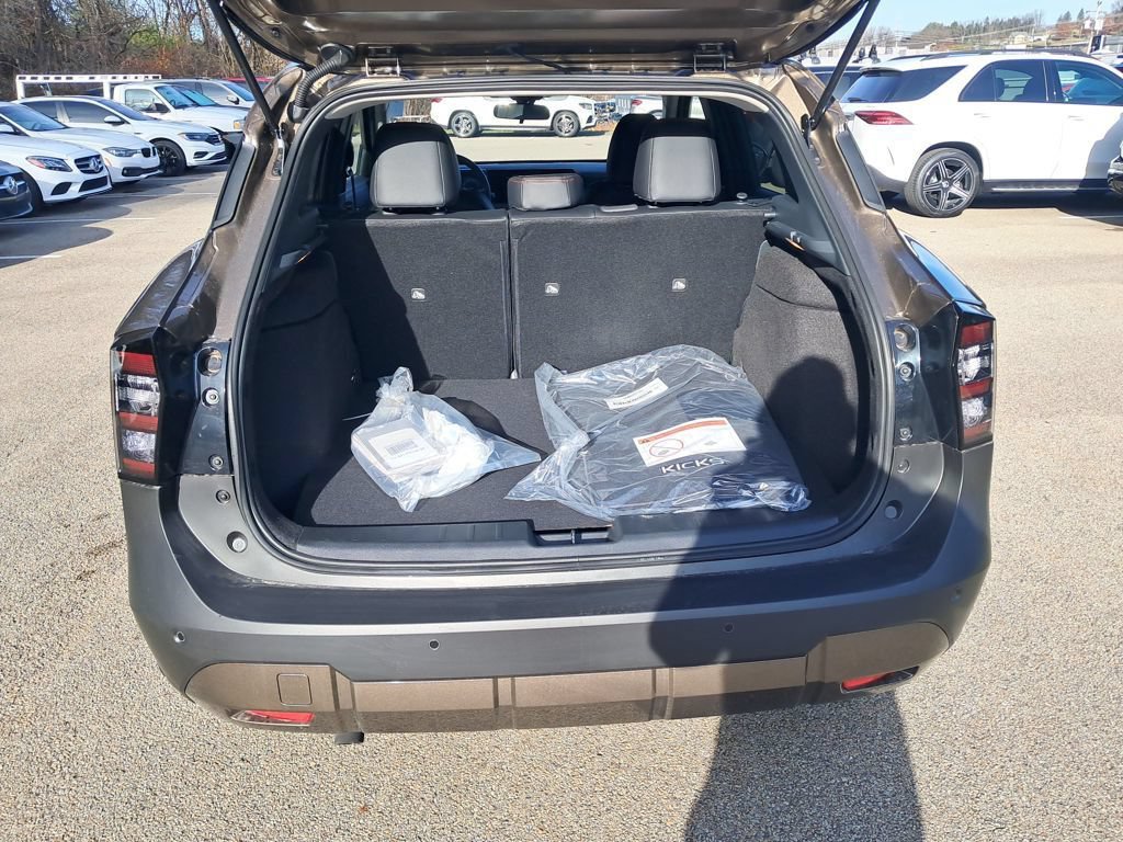New 2026 Nissan Kicks SR w/ Cold Weather Package AWD/4WD image 24
