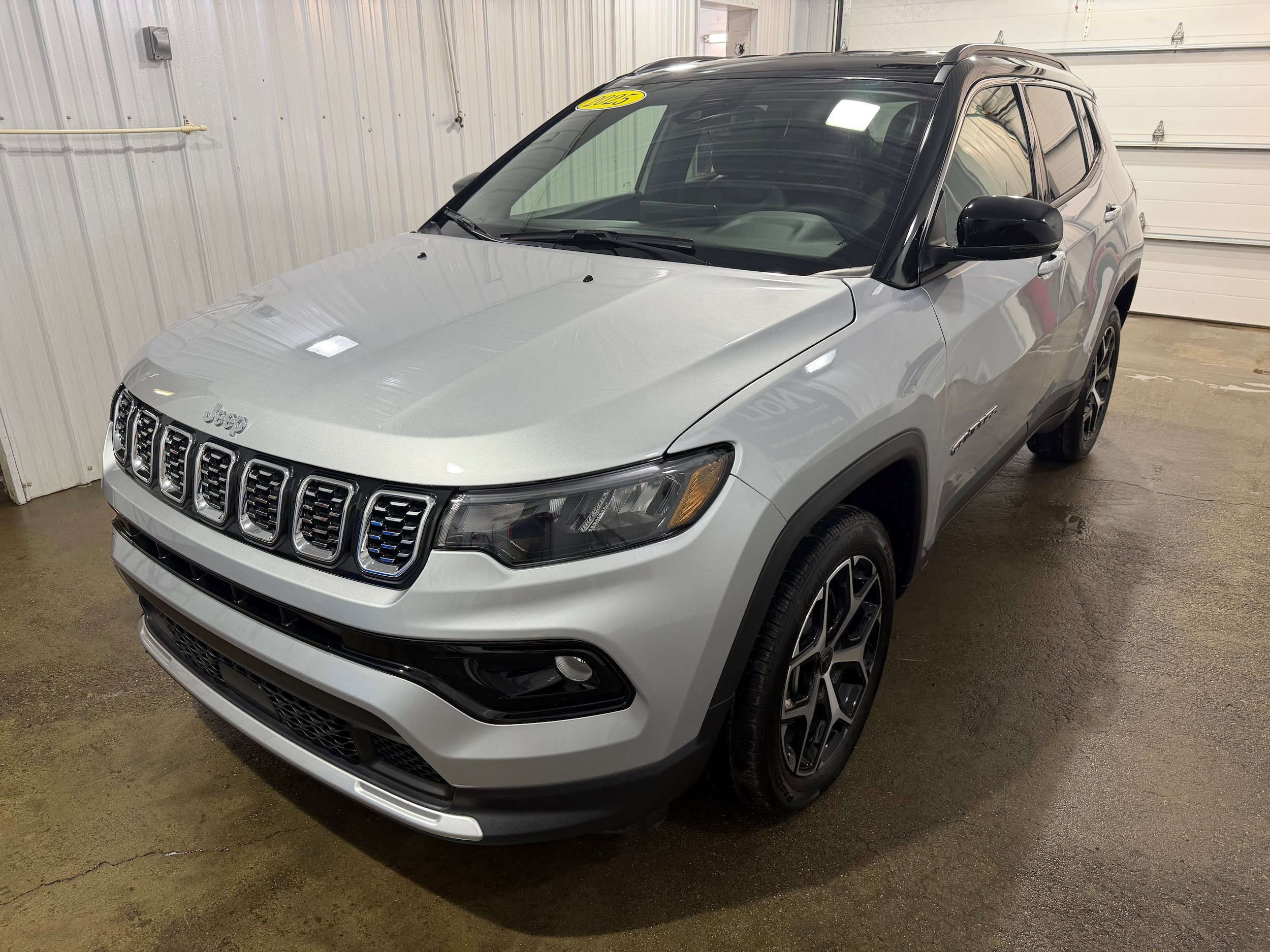 Used 2025 Jeep Compass Limited AWD/4WD image 4