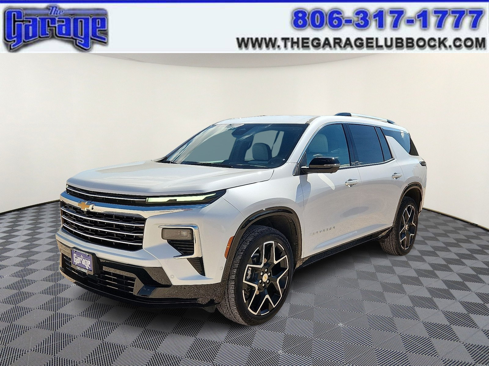 Used 2025 Chevrolet Traverse High Country FWD image 1