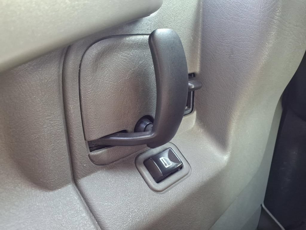 Used 2016 Chevrolet Express 2500 RWD image 26