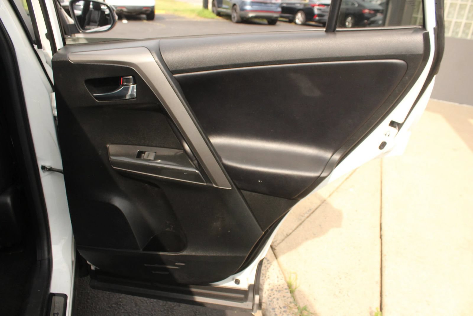 Used 2014 Toyota RAV4 XLE AWD/4WD image 23