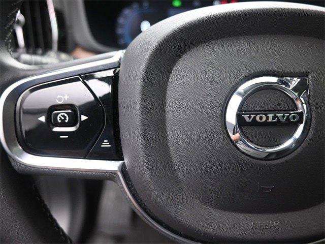 Certified 2023 Volvo XC60 B6 Ultimate w/ Protection Package Premier AWD/4WD image 15