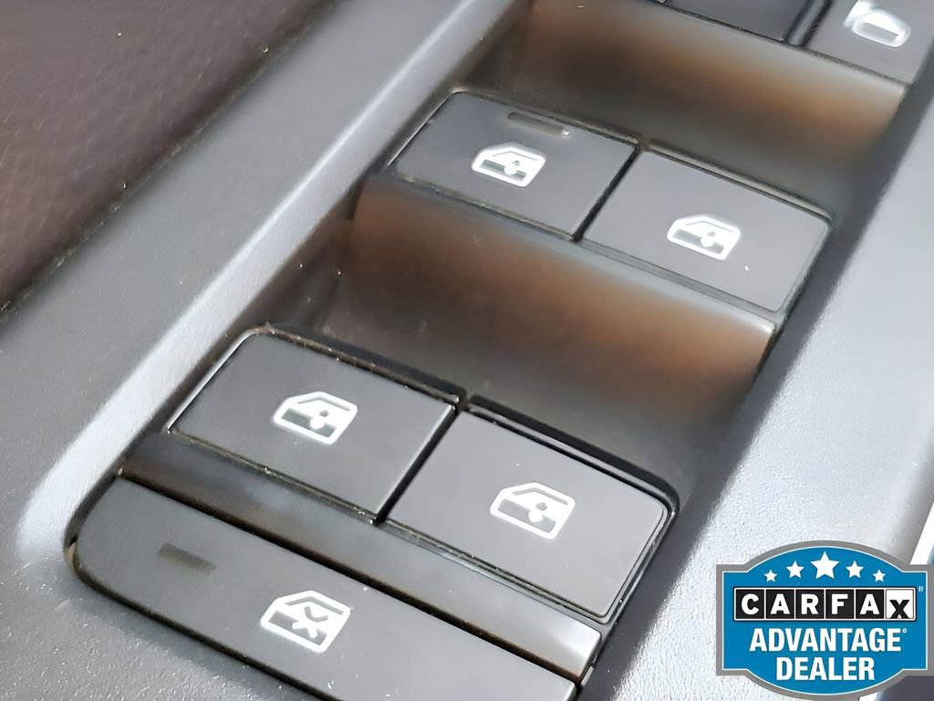 Certified 2025 Nissan Pathfinder SV image 25