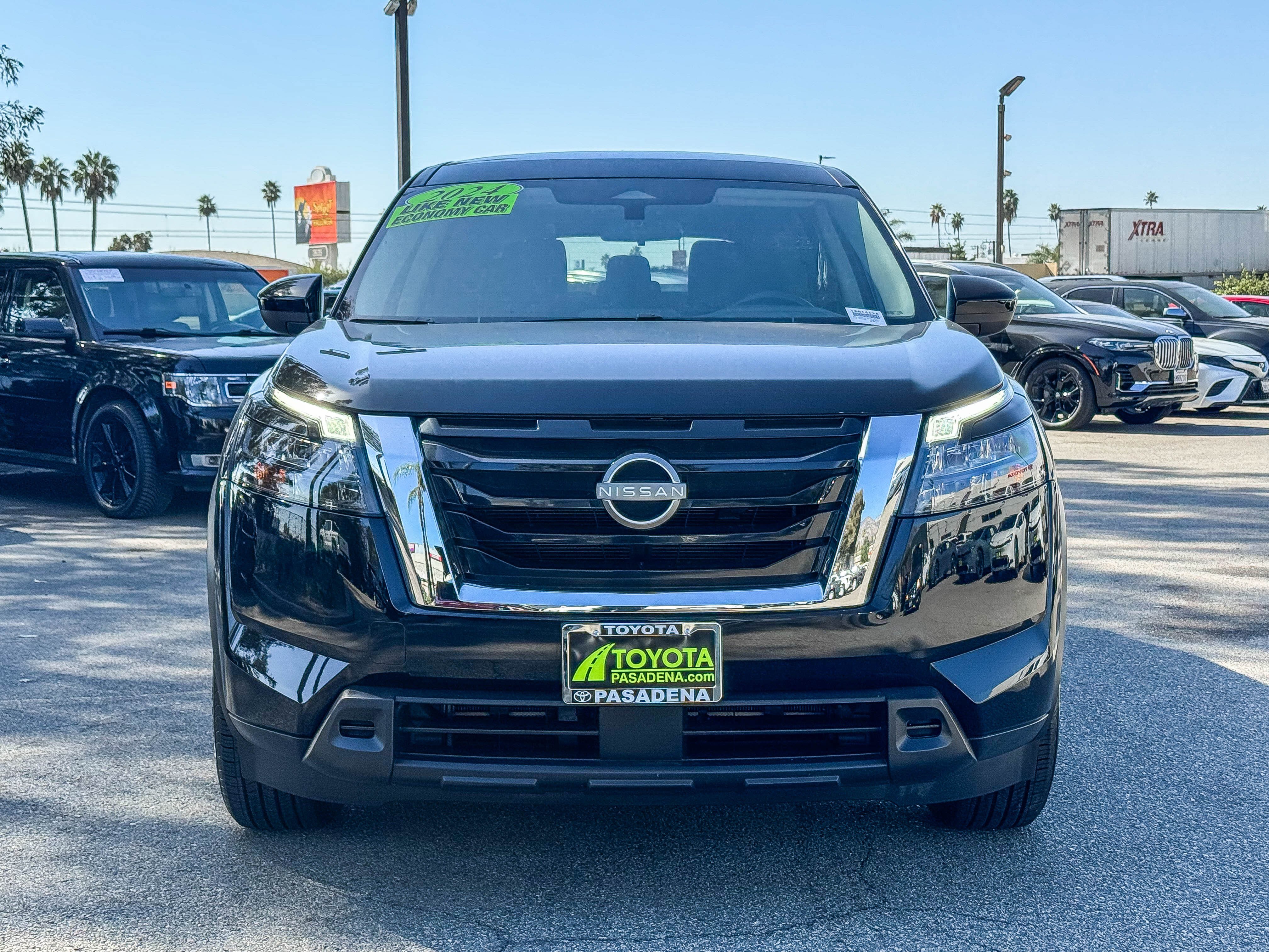 Used 2024 Nissan Pathfinder S FWD image 2