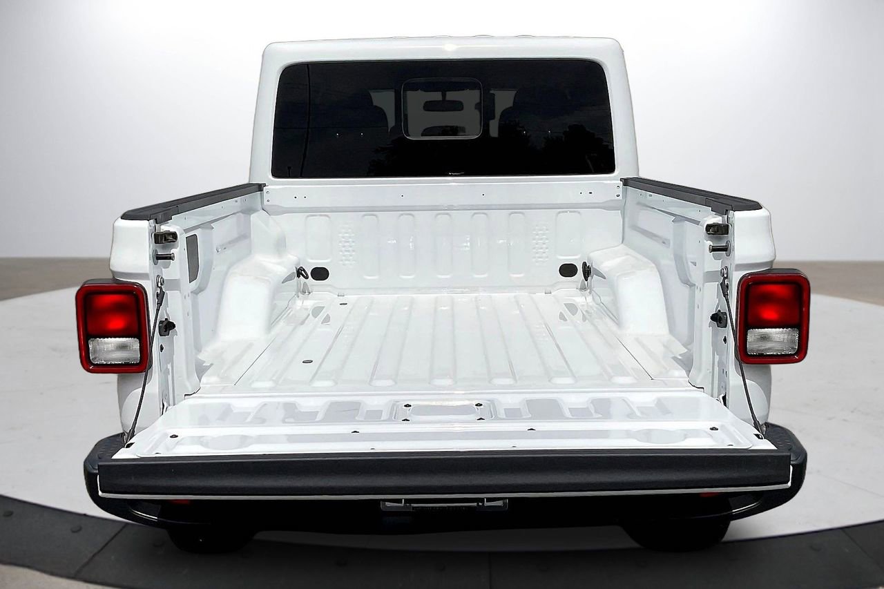 Certified 2025 Jeep Gladiator Sport image 26