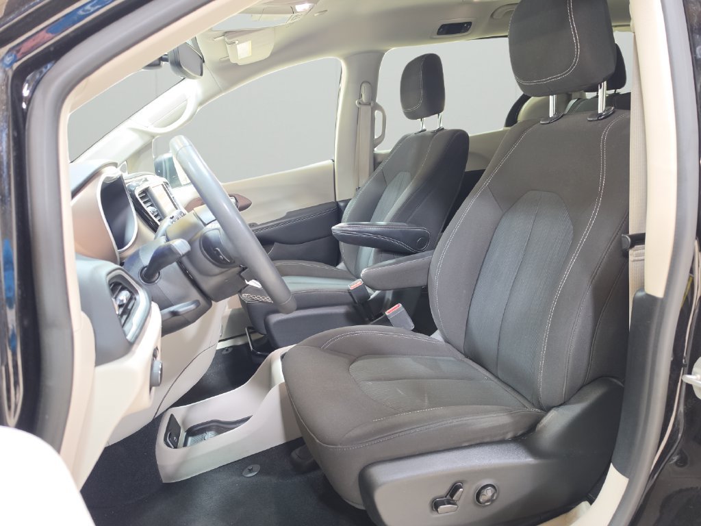 Used 2024 Chrysler Voyager LX FWD image 12