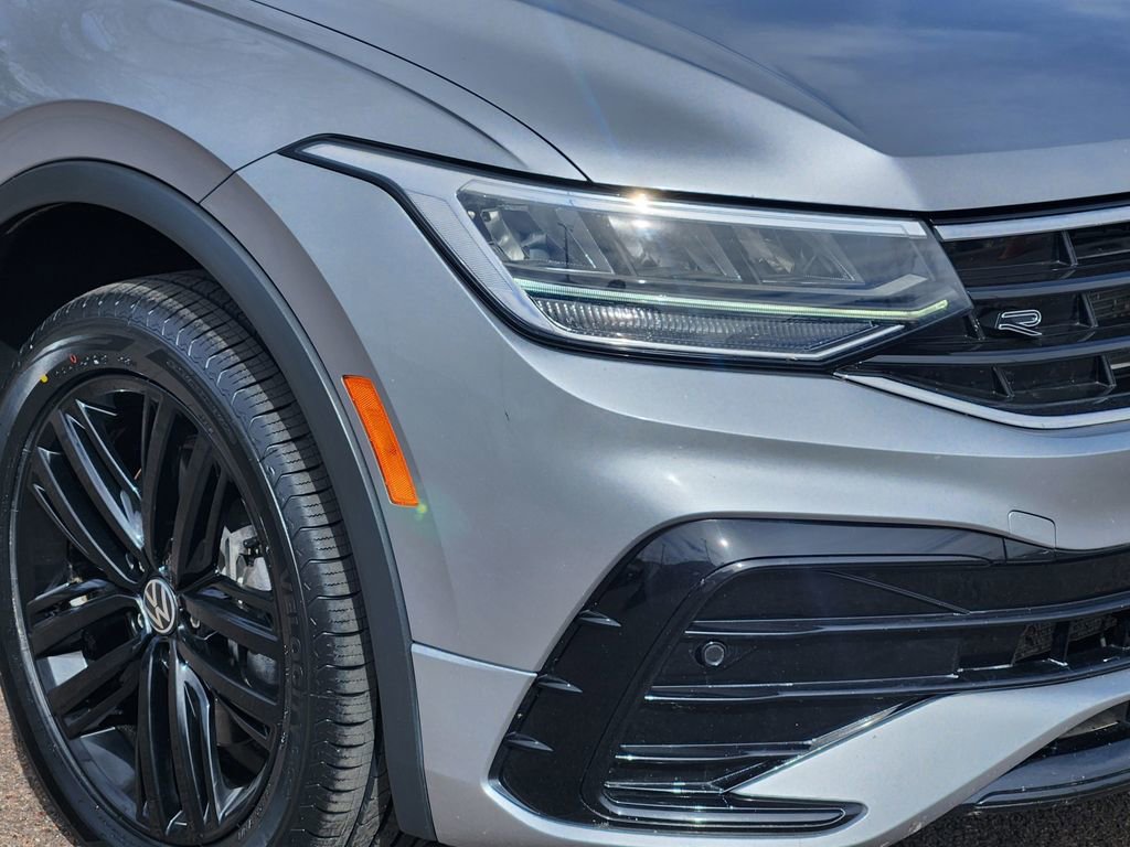 Used 2022 Volkswagen Tiguan SE R-Line image 28