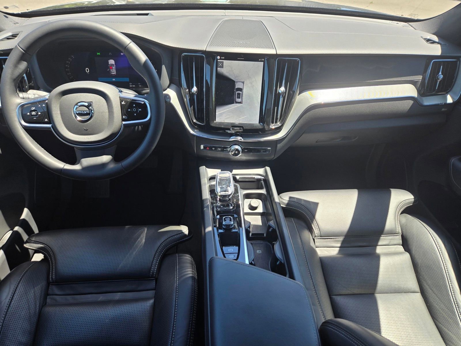 Certified 2024 Volvo XC60 T8 Ultimate w/ Protection Package Premier AWD/4WD image 18