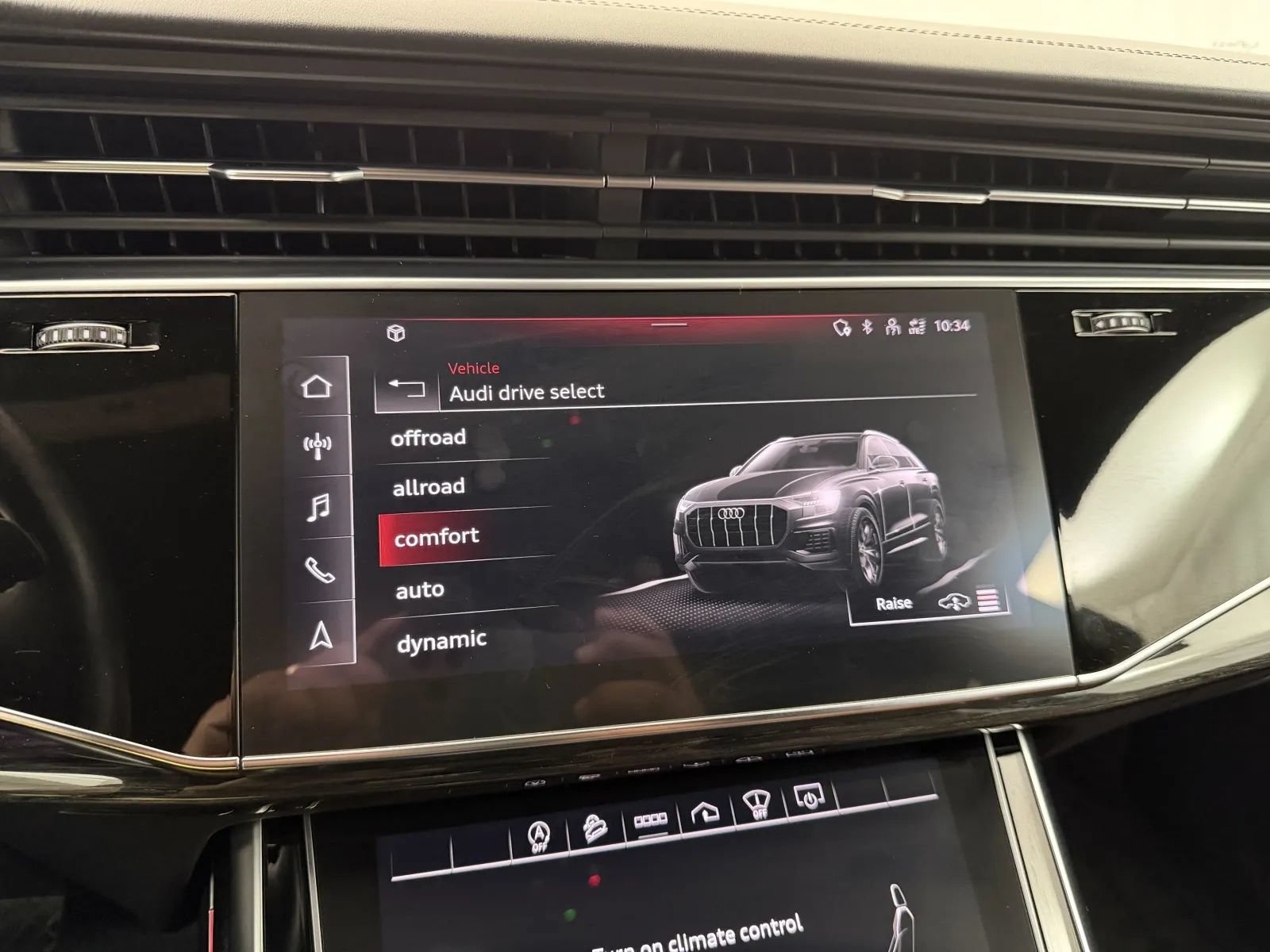 Used 2022 Audi Q8 Prestige AWD/4WD image 24