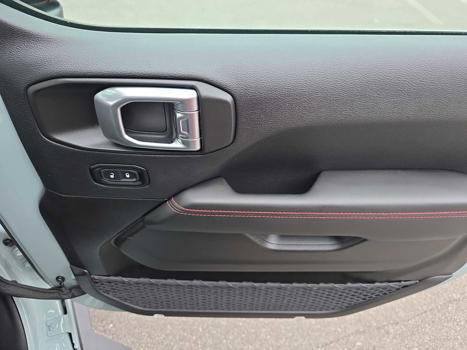 Used 2024 Jeep Wrangler Unlimited Rubicon w/ Technology Group image 26