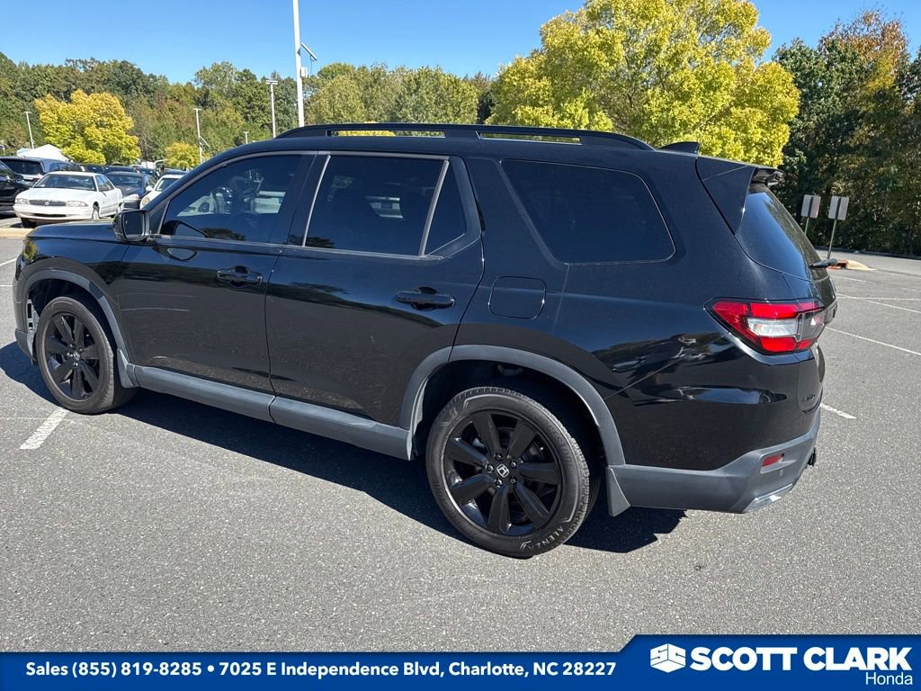 Used 2025 Honda Pilot Black Edition image 3