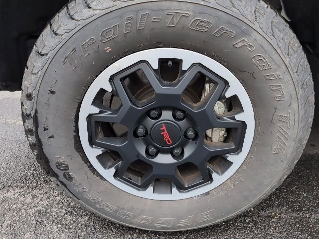 Used 2024 Toyota Tacoma TRD Off-Road w/ TRD Off Road Upgrade Package AWD/4WD image 10