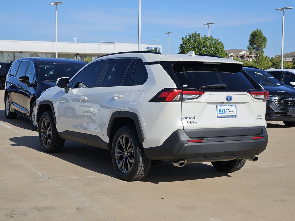 Used 2022 Toyota RAV4 XLE Premium AWD/4WD image 5
