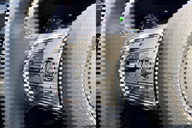 Used 2025 Acura RDX SH-AWD image 18