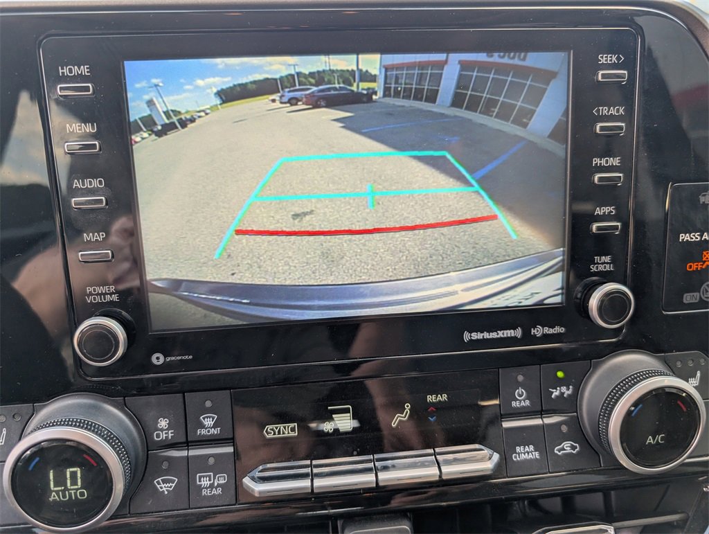 Used 2021 Toyota Highlander XLE image 14