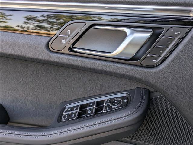 Certified 2025 Porsche Macan Turbo image 13
