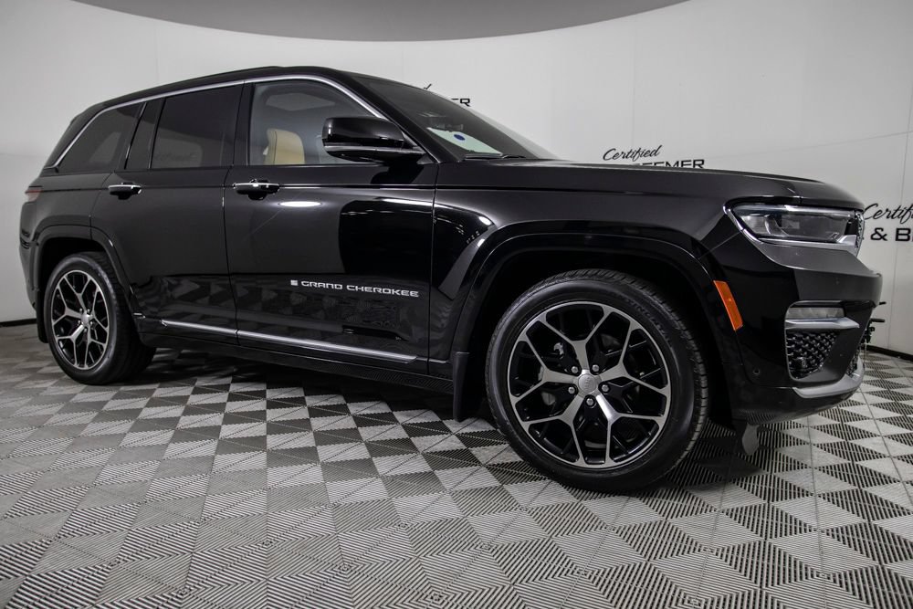Used 2024 Jeep Grand Cherokee Summit AWD/4WD image 2