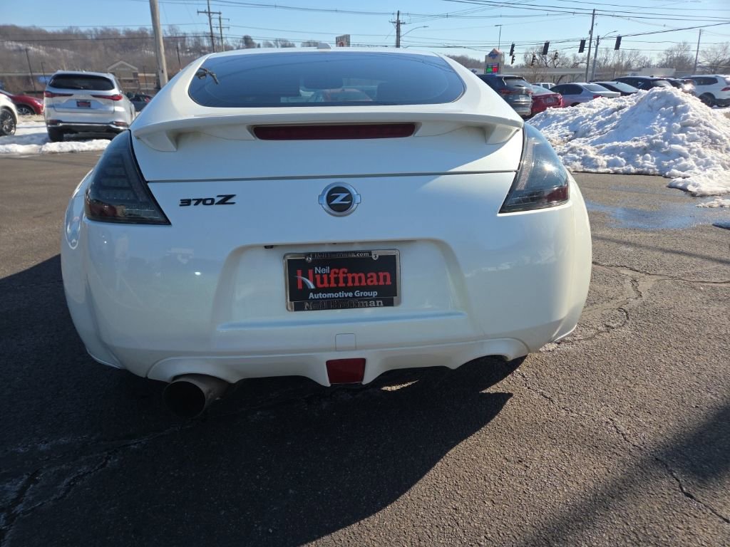 Used 2016 Nissan 370Z w/ Sport Package image 5