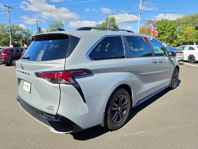 Used 2024 Toyota Sienna XSE w/ XSE Plus Package AWD/4WD image 7