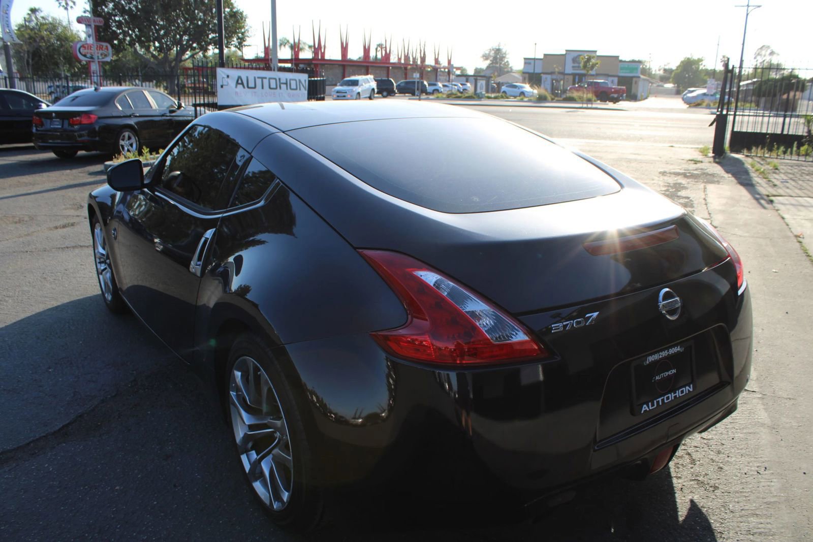 Used 2014 Nissan 370Z Coupe image 32