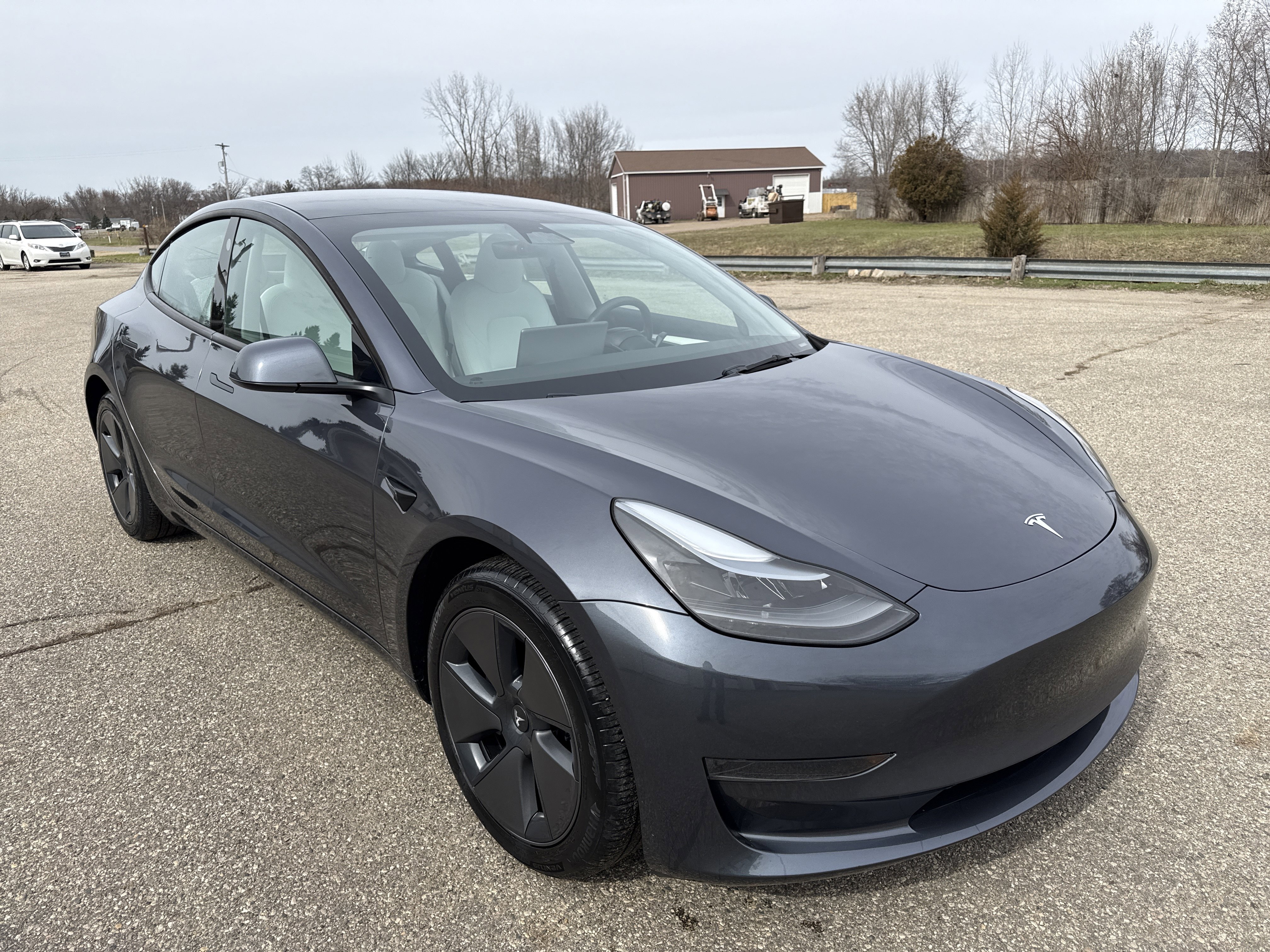 Used 2023 Tesla Model 3 Standard Range image 1