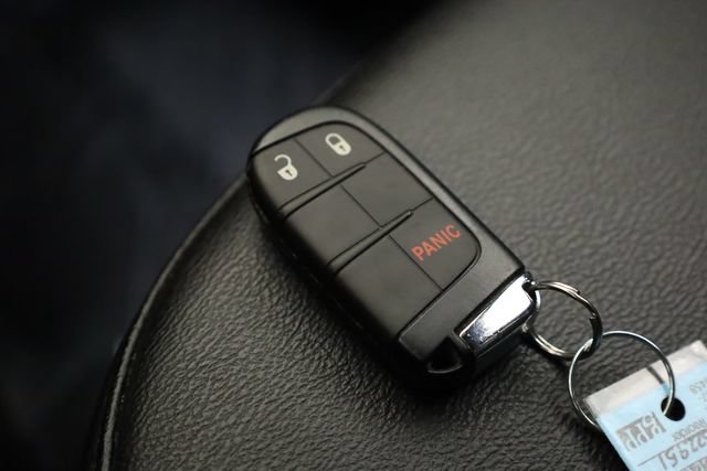 Used 2025 Jeep Compass Latitude AWD/4WD image 33