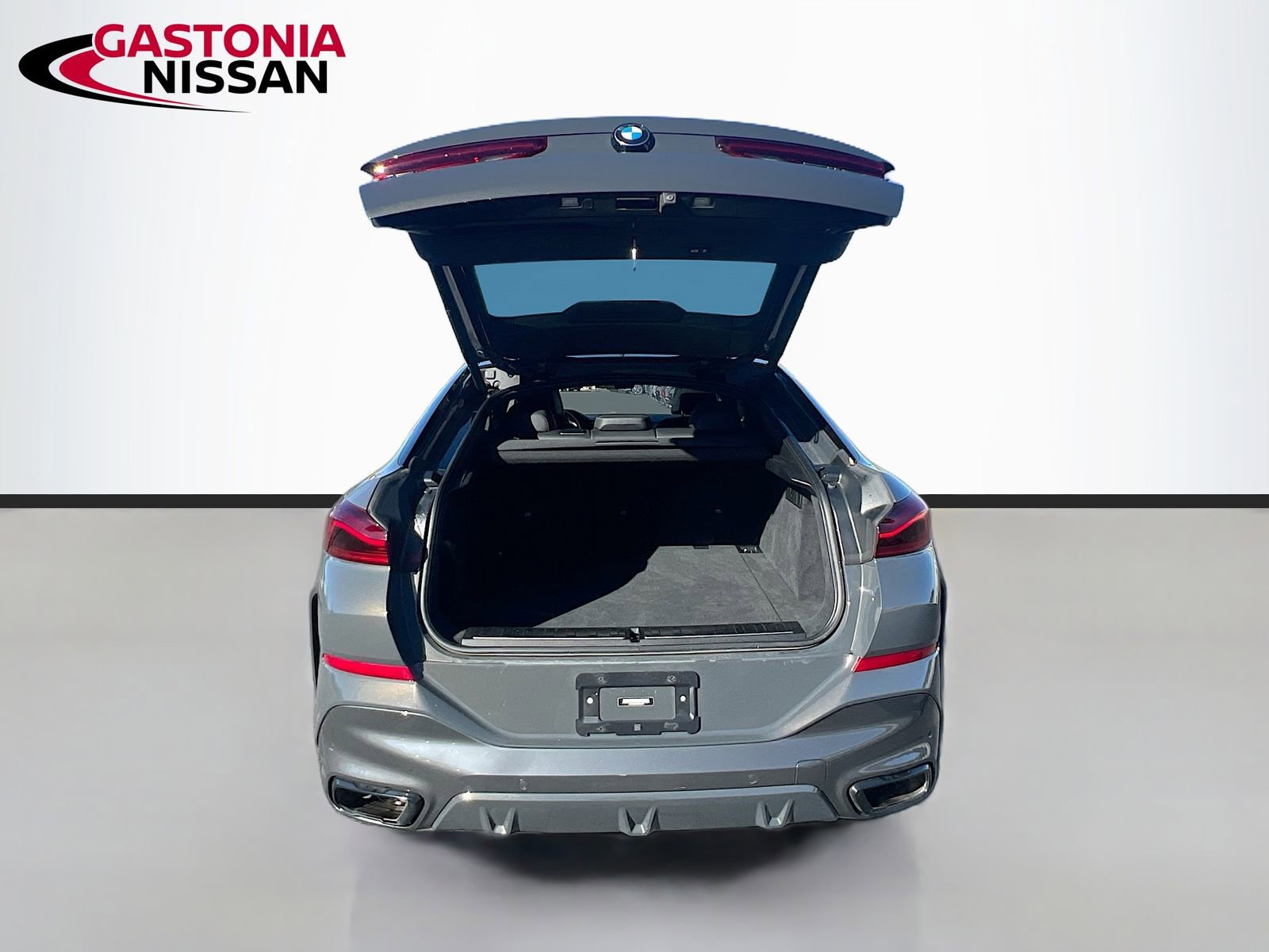 Used 2023 BMW X6 M50i w/ Executive Package image 36