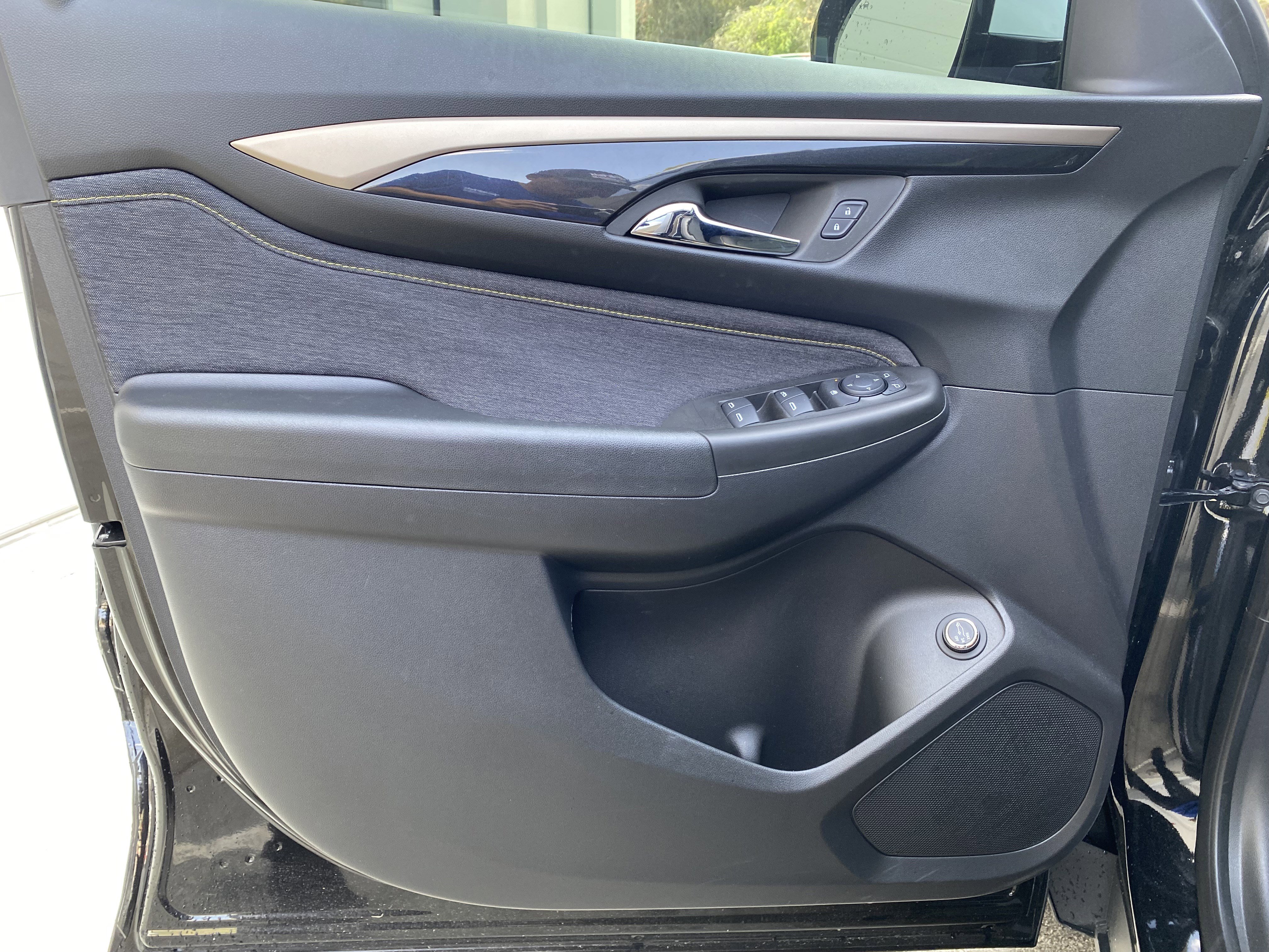 Used 2025 Chevrolet TrailBlazer ACTIV w/ Convenience Package image 15