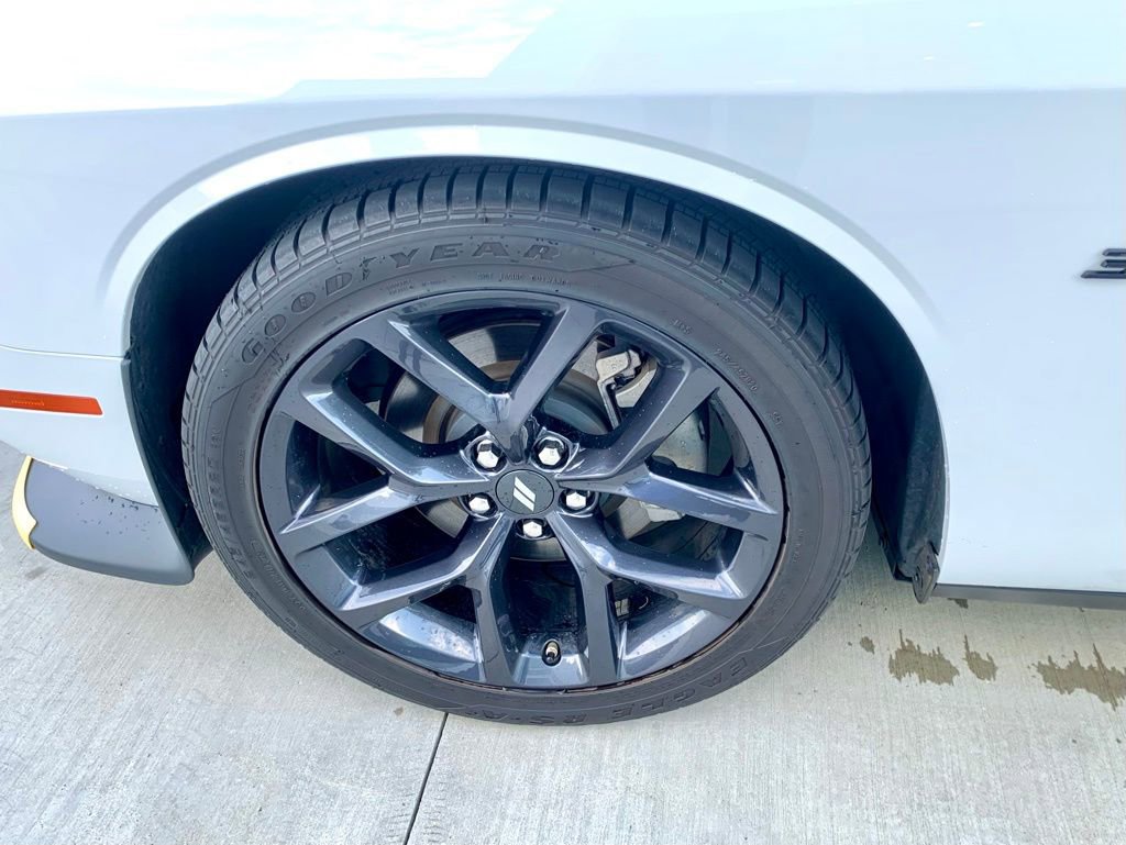 Used 2023 Dodge Challenger R/T w/ Blacktop Package image 9