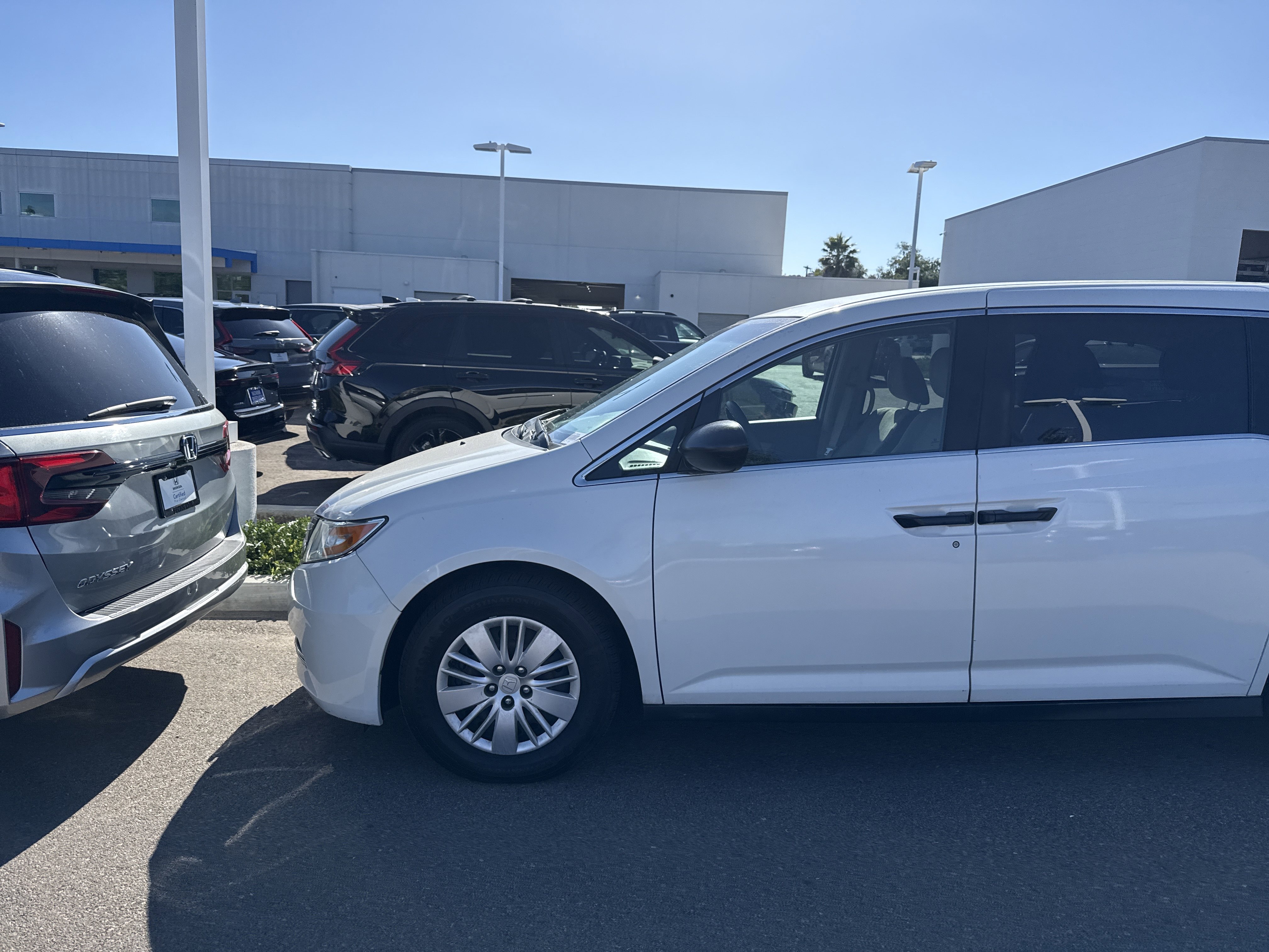 Used 2014 Honda Odyssey LX image 2
