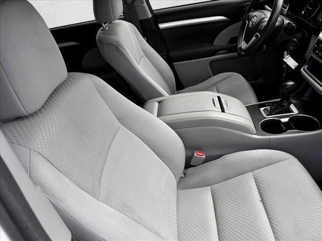 Used 2014 Toyota Highlander LE image 19