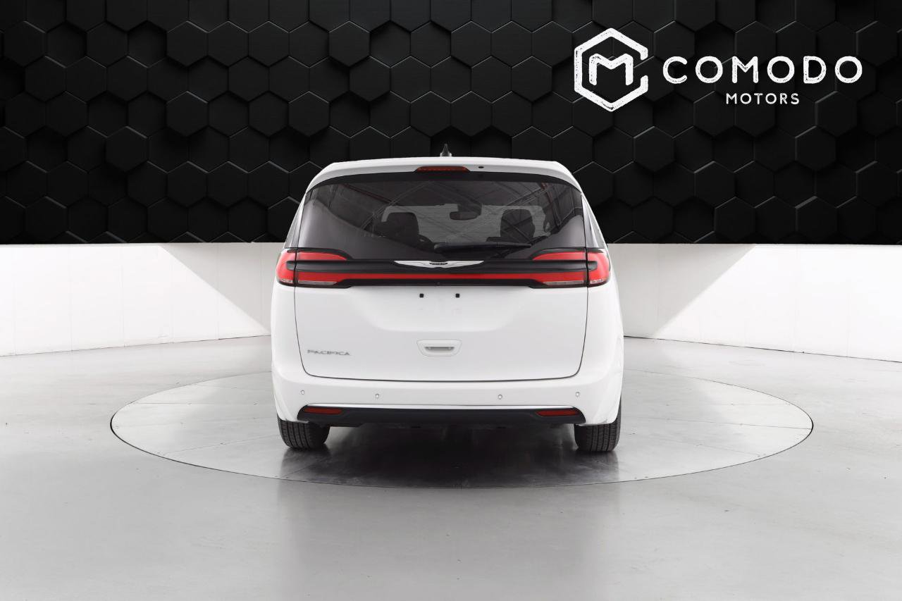 Used 2023 Chrysler Pacifica Touring-L image 4