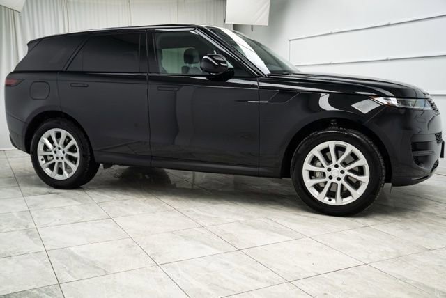 Used 2025 Land Rover Range Rover Sport AWD/4WD image 2