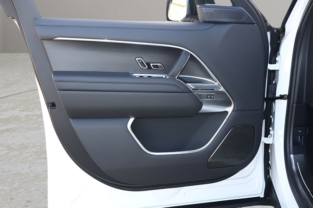 New 2026 Land Rover Range Rover Long Wheelbase Autobiography image 10