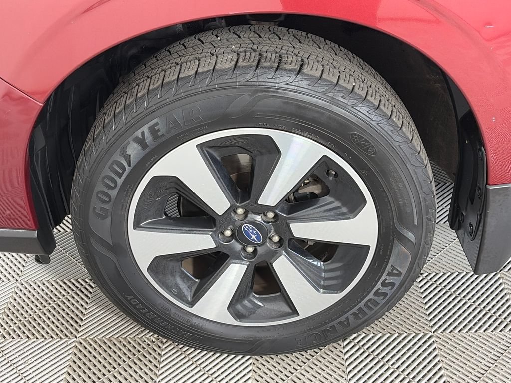 Used 2017 Subaru Forester 2.5i Limited AWD/4WD image 8