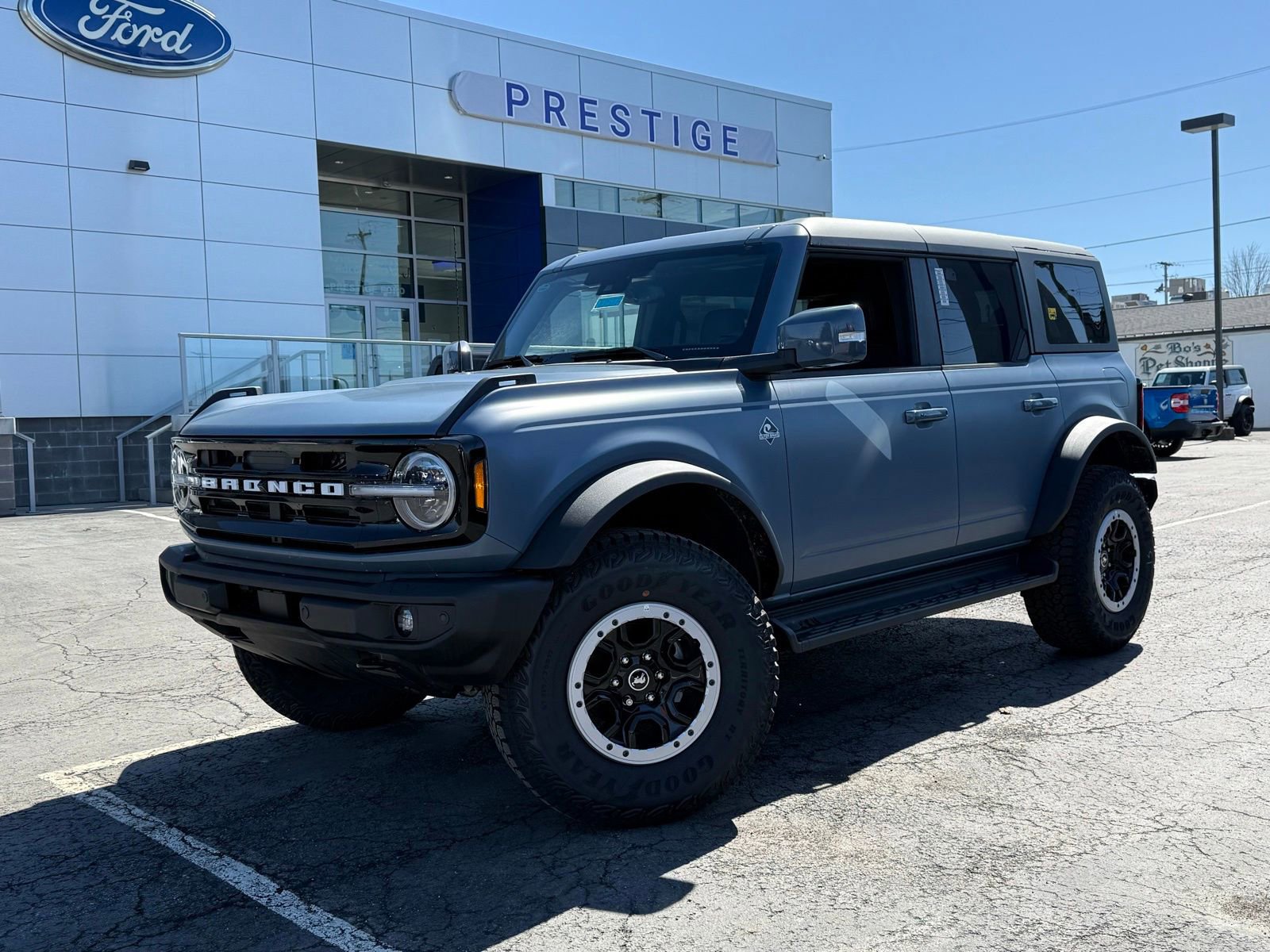 New 2025 Ford Bronco Outer Banks w/ Sasquatch Package AWD/4WD image 16