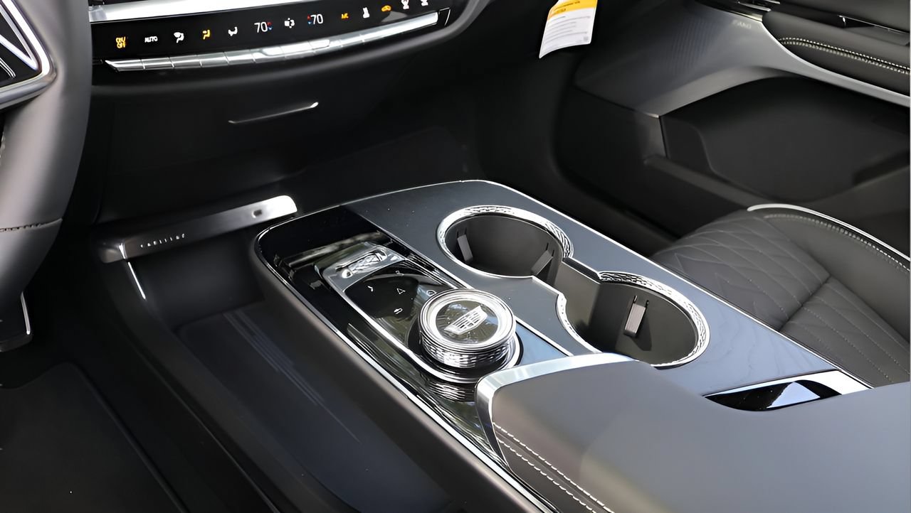 New 2026 Cadillac Lyriq V w/ Exterior Carbon Fiber Package AWD/4WD image 25