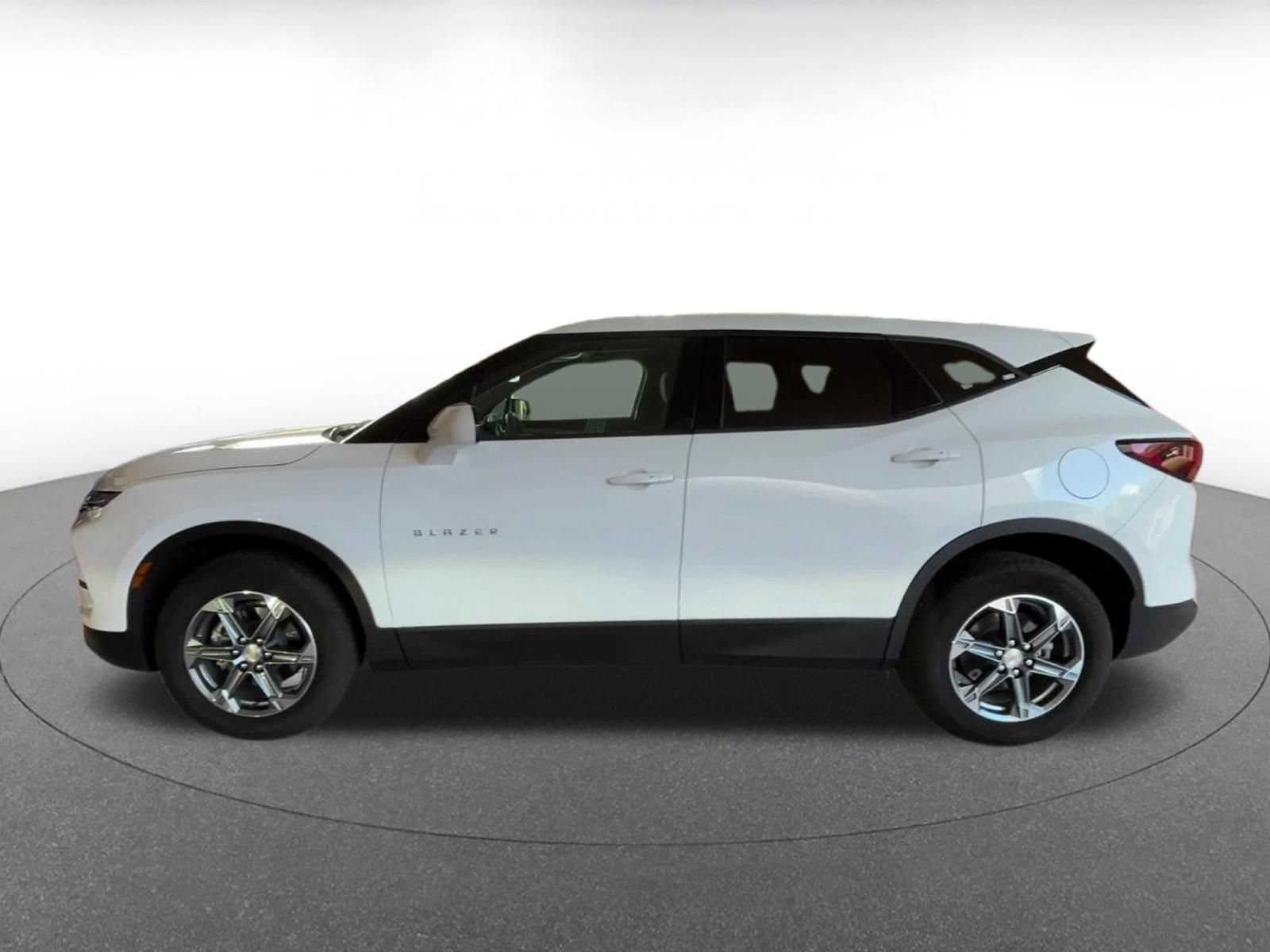 Used 2026 Chevrolet Blazer LT FWD image 9